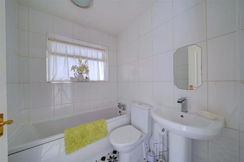 5 Barrington Close, Albrighton, Wolverhampton, WV7 3PJ