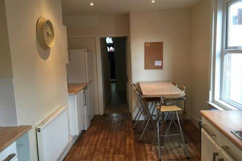 4 bedroom house share to rent, Monk's Road