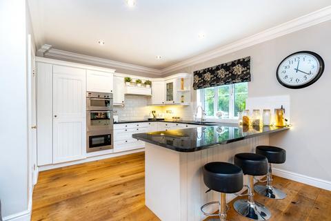 4 bedroom detached house for sale, Bassett Green Road, Bassett, Southampton, Hampshire, SO16