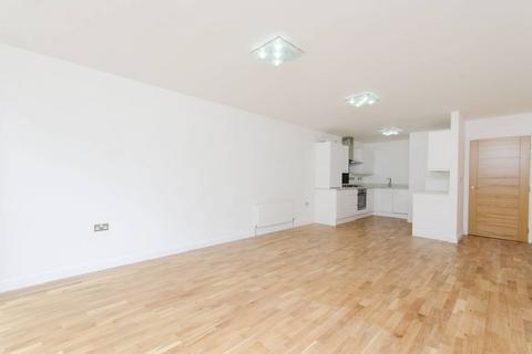 3 bedroom flat to rent, Wood End Road, Harrow, HA1