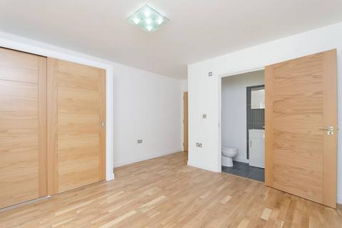 3 bedroom flat to rent, Wood End Road, Harrow, HA1