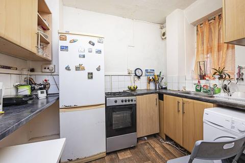 2 bedroom flat to rent, Amhurst Road, Hackney, London, E8