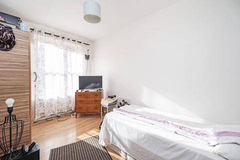 2 bedroom flat to rent, Amhurst Road, Hackney, London, E8