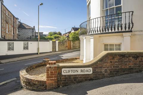 2 bedroom flat for sale, Clifton Road, Winchester, Hampshire, SO22