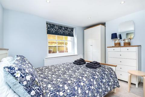 3 bedroom flat for sale, Clifton Terrace, Winchester, Hampshire, SO22