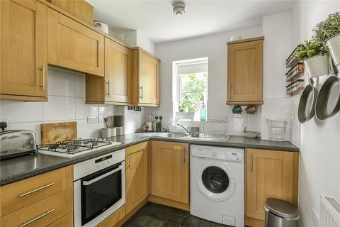 2 bedroom flat for sale, Ashbourne Court, Winton Close, Winchester, Hampshire, SO22