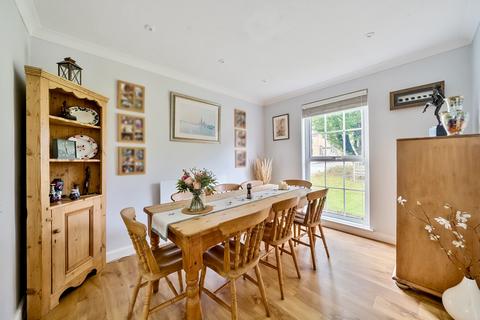 2 Oaklands Close, Winchester, SO22 5PP