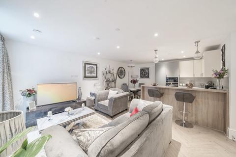 10, Lancelot House Fellowes Rise, Winchester, SO22 5TD