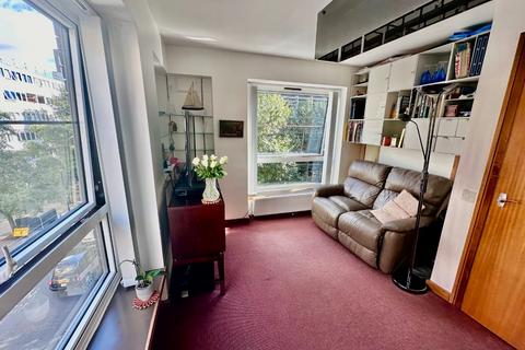 1 bedroom apartment for sale, Capital House, London W1