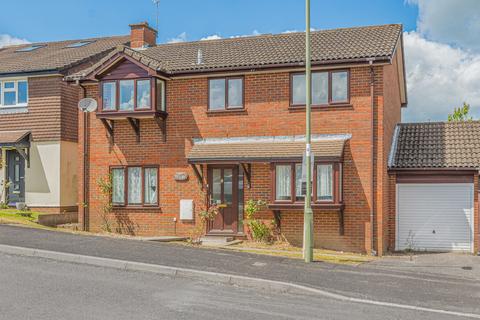Kaalindi, 13 Rooks Down Road, Winchester, SO22 4QN