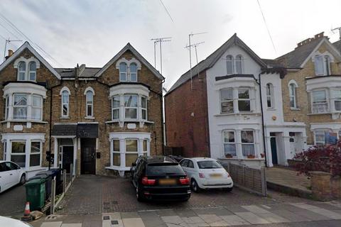 3 bedroom flat to rent, Beaconsfield Road