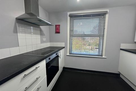 3 bedroom flat to rent, Beaconsfield Road