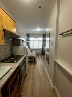 Studio to rent, Coldharbour Lane, Hayes UB3