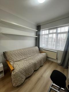 Studio to rent, Coldharbour Lane, Hayes UB3