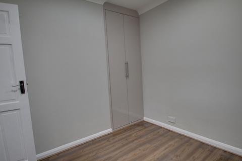 Studio to rent, Rosemary Avenue, Hounslow TW4