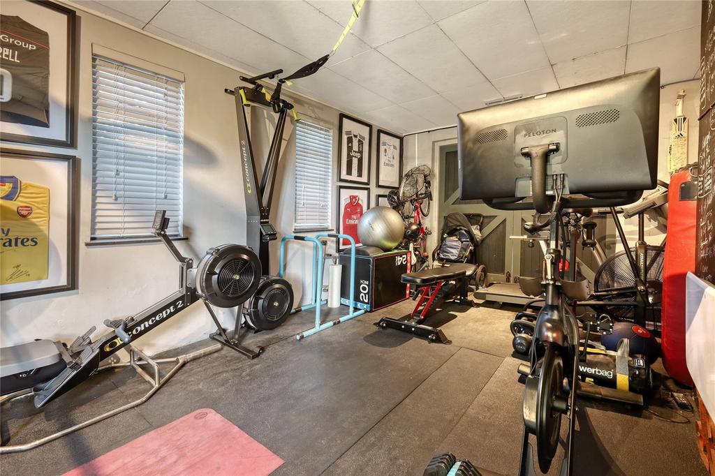 Garage/Gym