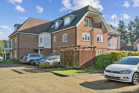 2 bedroom flat for sale, Hedgerley Lane, Gerrards Cross, Buckinghamshire