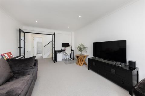 8 Thaxted Place, London, SW20 8JF