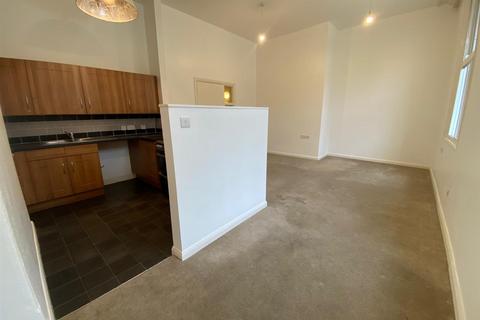 Studio to rent, Church Street, Huddersfield