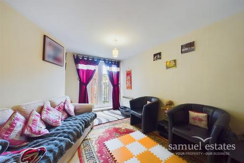 2 bedroom flat for sale, Streatham High Road, Streatham, SW16