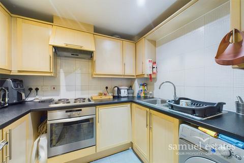 2 bedroom flat for sale, Streatham High Road, Streatham, SW16