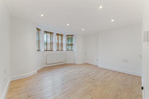 1 bedroom flat for sale, Claremont Gardens, Surbiton KT6