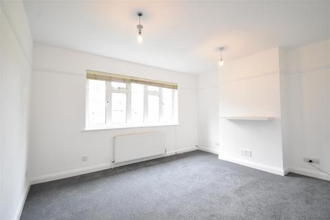 2 bedroom flat to rent, Hook Road, Surbiton