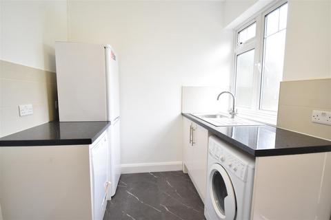 2 bedroom flat to rent, Hook Road, Surbiton