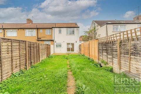 3 bedroom end of terrace house for sale, Cedar Avenue, Enfield (Chain-free)