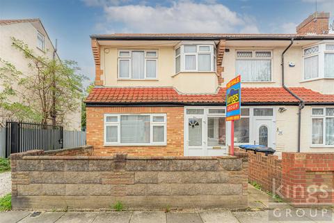 3 bedroom end of terrace house for sale, Cedar Avenue, Enfield (Chain-free)