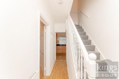 3 bedroom end of terrace house for sale, Cedar Avenue, Enfield (Chain-free)