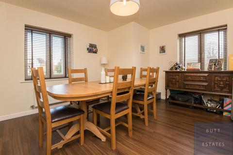 80 Admiral Way, Exeter, EX2 7GT