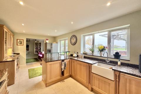 6 bedroom detached house for sale, Bishopdyke Road, Sherburn-in-Elmet