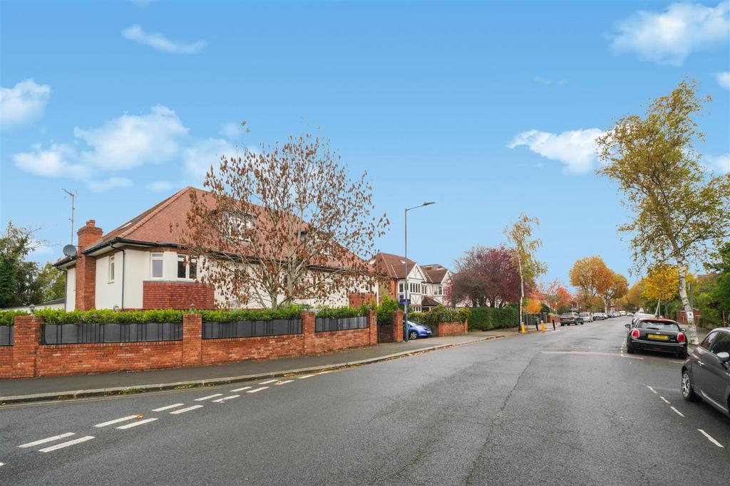 Flat 4, Aston Court - o6xsagf3gp5xv NMCsx6b.jpg