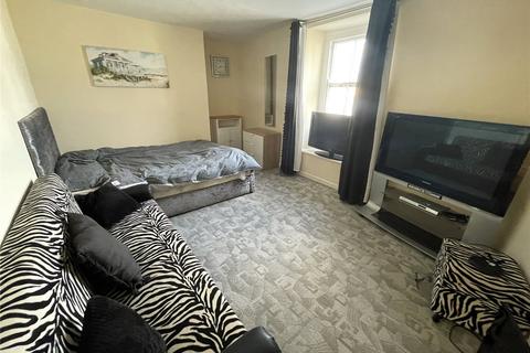 1 bedroom property to rent, Fore Street, Cornwall PL11