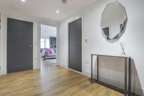 2 bedroom flat to rent, Blackfriars Road, London SE1