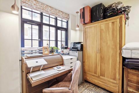 Flat 7, 3 Ludgate Square, London, EC4M 7AS