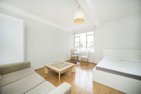 Studio for sale, Charterhouse Square, London EC1M