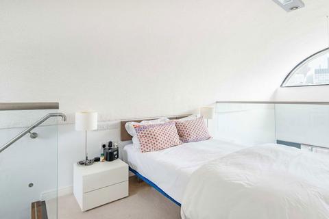 921 Frobisher Crescent, London, EC2Y 8HD