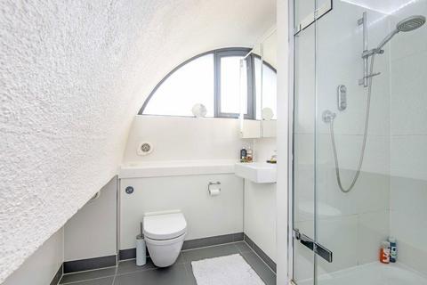 921 Frobisher Crescent, London, EC2Y 8HD