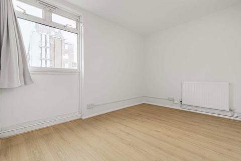 4 bedroom flat to rent, Beckway Street, London SE17