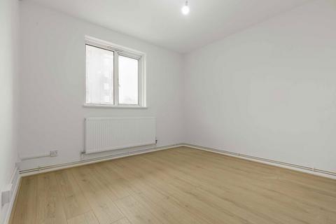 4 bedroom flat to rent, Beckway Street, London SE17