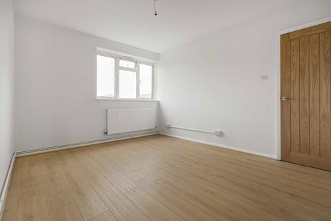 4 bedroom flat to rent, Beckway Street, London SE17