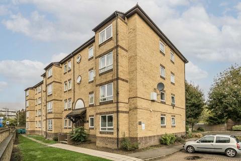 2 bedroom flat to rent, Chaucer Drive, London SE1