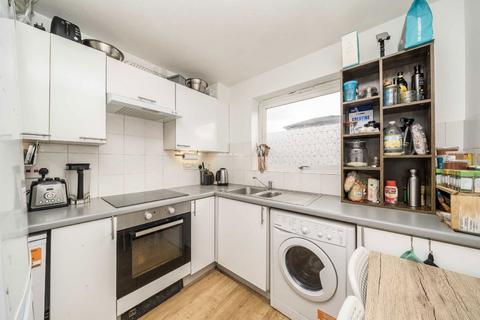 2 bedroom flat to rent, Chaucer Drive, London SE1