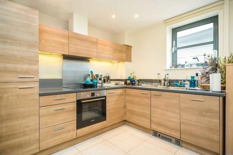 undefined, Commercial Road, London E14