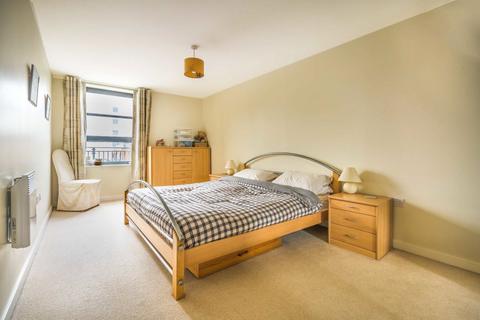 undefined, Commercial Road, London E14