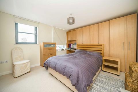 undefined, Commercial Road, London E14
