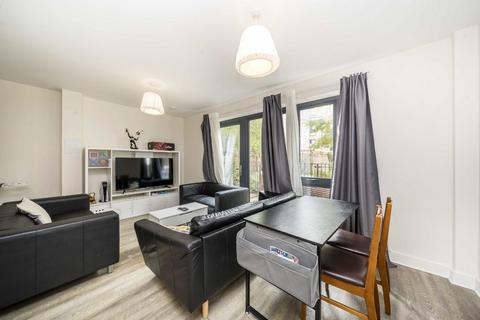 3 bedroom maisonette to rent, Fisher Close, London SE16