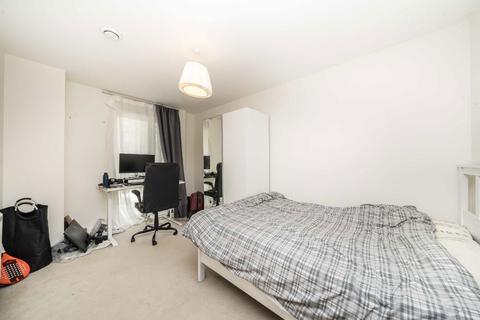 3 bedroom maisonette to rent, Fisher Close, London SE16